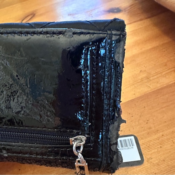 NWT Guess sequin bow wallet🎀 - Picture 3 of 14